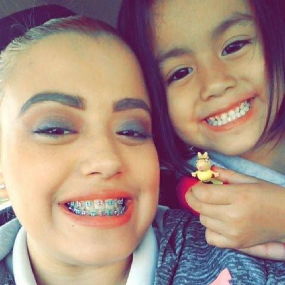 Meet your Posher, Desenia